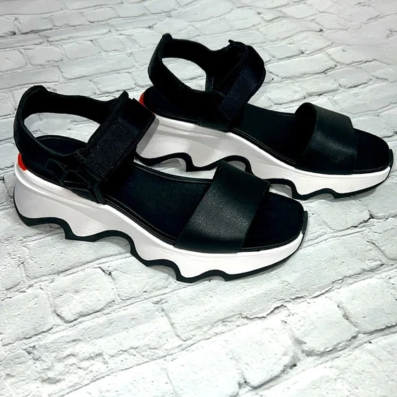 Sorel Kinetic Y-Strap Black Sandals - Women’s Size 10 - Picture 4 of 16